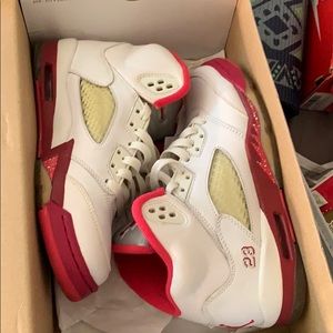 Girls jordan’s pink and white